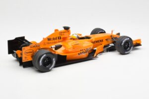 McLaren MP4-21 Mercedes #4 J.P. Montoya Interim Livery 2006 Minichamps 1:18 530061874 Diecast — photo 2 of 6