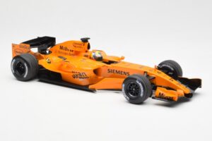 McLaren MP4-21 Mercedes #4 J.P. Montoya Interim Livery 2006 Minichamps 1:18 530061874 Diecast — photo 4 of 6