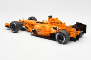 McLaren MP4-21 Mercedes #4 J.P. Montoya Interim Livery 2006 Minichamps 1:18 530061874 Diecast — photo 5 of 6