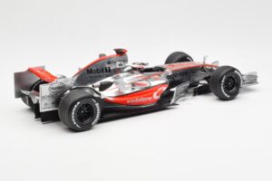 McLaren MP4-21 Mercedes #4 J-P. Montoya Showcar 2006 Minichamps 1:18 MONTOYA002 Diecast — photo 2 of 6