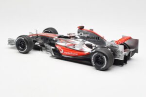 McLaren MP4-21 Mercedes #4 J-P. Montoya Showcar 2006 Minichamps 1:18 MONTOYA002 Diecast — photo 5 of 6