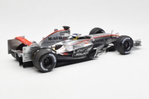 McLaren Mercedes MP4-21 P. de la Rosa F1 Showcar 2006 Minichamps 1:18 B66962346 Diecast — photo 2 of 6