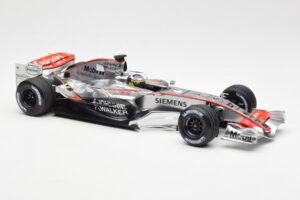 McLaren Mercedes MP4-21 P. de la Rosa F1 Showcar 2006 Minichamps 1:18 B66962346 Diecast — photo 4 of 6