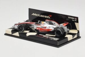 McLaren Mercedes MP4-23 #22 L. Hamilton Race Car 2008 Minichamps 1:43 530084322 Diecast — photo 3 of 5