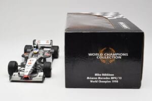 McLaren MP4/13 #8 M. Hakkinen F1 World Champion 1998 Minichamps 1:18 18690008 Diecast — photo 7 of 7