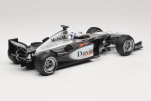 McLaren MP4-16 Mercedes #3 D. Coulthard F1 2001 Hot Wheels 1:18 50199 Diecast — photo 2 of 6