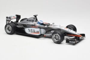 McLaren MP4-16 #4 M. Häkkinen F1 2001 Hot Wheels 1:18 50198 Diecast — photo 4 of 6