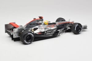 McLaren MP4-21 L. Hamilton Silverstone Test 2006 Minichamps 1:18 530061884 Diecast — photo 2 of 6