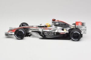 McLaren MP4-21 L. Hamilton Silverstone Test 2006 Minichamps 1:18 530061884 Diecast — photo 3 of 6