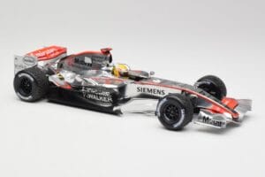 McLaren MP4-21 L. Hamilton Silverstone Test 2006 Minichamps 1:18 530061884 Diecast — photo 4 of 6