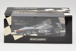 McLaren MP4/98T 2-Seater M. Hakkinen / E. Hakkinen F1 2000 Minichamps 1:43 530984378 Diecast — photo 4 of 4