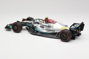 Mercedes AMG W13 E Performance Petronas #44 L. Hamilton Spanish GP 2022 Minichamps 1:18 110220044 Diecast — photo 5 of 7