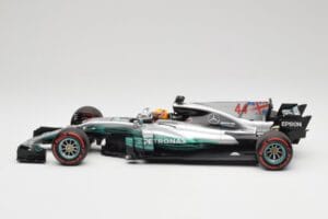 Mercedes AMG W08 EQ Power+ Petronas #44 L. Hamilton F1 World Champion 2017 Minichamps 1:18 186170044 Resin — photo 3 of 7