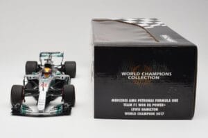 Mercedes AMG W08 EQ Power+ Petronas #44 L. Hamilton F1 World Champion 2017 Minichamps 1:18 186170044 Resin — photo 6 of 7