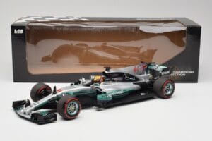 Mercedes AMG W08 EQ Power+ Petronas #44 L. Hamilton F1 World Champion 2017 Minichamps 1:18 186170044 Resin — photo 7 of 7