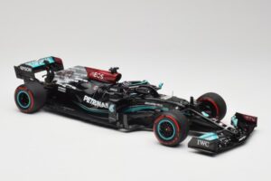 Mercedes AMG W12 Petronas #44 L. Hamilton Spanish GP 100th Pole 2021 Minichamps 1:18 110210444 Resin — photo 4 of 7