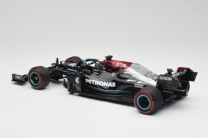 Mercedes AMG W12 Petronas #44 L. Hamilton Spanish GP 100th Pole 2021 Minichamps 1:18 110210444 Resin — photo 5 of 7