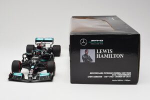 Mercedes AMG W12 Petronas #44 L. Hamilton Spanish GP 100th Pole 2021 Minichamps 1:18 110210444 Resin — photo 6 of 7