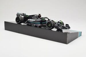Mercedes AMG W14 E Performance Petronas #63 G. Russell Bahrain GP 2023 Minichamps 1:18 113230163 Resin — photo 4 of 7