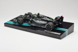 Mercedes AMG W14 E Performance Petronas #63 G. Russell Bahrain GP 2023 Minichamps 1:18 113230163 Resin — photo 5 of 7