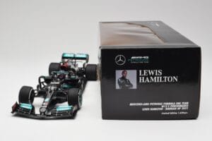 Mercedes AMG W12 #44 L. Hamilton Bahrain GP 2021 Minichamps 1:18 110210144 Diecast — photo 7 of 7