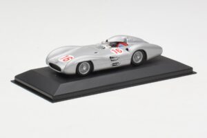 Mercedes W196 Streamliner #16 J.M. Fangio GP Italy Winner 1954 Minichamps 1:43 432543016 Diecast — photo 2 of 4