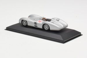 Mercedes W196 Streamliner #16 J.M. Fangio GP Italy Winner 1954 Minichamps 1:43 432543016 Diecast — photo 3 of 4