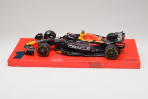 Red Bull Racing RB18 #1 M. Verstappen Oracle Winner Dutch GP 2022 Minichamps 1:18 113223501 Diecast