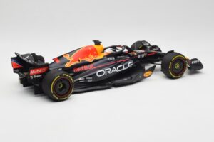 Oracle Red Bull Racing RB18 #1 M. Verstappen Winner Italian GP 2022 Minichamps 1:18 110221601 Diecast — photo 2 of 7