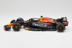Oracle Red Bull Racing RB18 #1 M. Verstappen Winner Italian GP 2022 Minichamps 1:18 110221601 Diecast — photo 3 of 7
