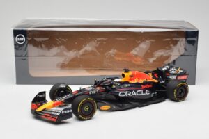 Oracle Red Bull Racing RB18 #1 M. Verstappen Winner Italian GP 2022 Minichamps 1:18 110221601 Diecast — photo 7 of 7