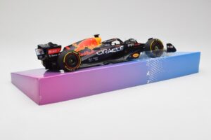 Red Bull Racing RB18 #1 M. Verstappen Winner Miami GP 2022 Minichamps 1:18 113220501 Diecast — photo 3 of 7