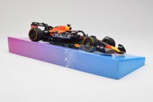 Red Bull Racing RB18 #1 M. Verstappen Winner Miami GP 2022 Minichamps 1:18 113220501 Diecast — photo 4 of 7