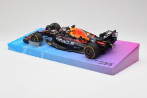 Red Bull Racing RB18 #1 M. Verstappen Winner Miami GP 2022 Minichamps 1:18 113220501 Diecast — photo 5 of 7