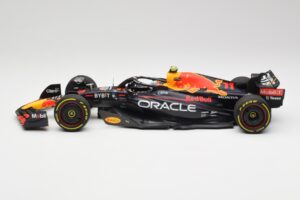 Oracle Red Bull Racing RB18 #11 S. Perez Abu Dhabi GP 2022 Minichamps 1:18 110222211 Diecast — photo 3 of 7