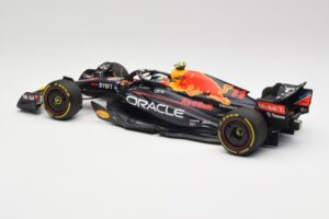 Oracle Red Bull Racing RB18 #11 S. Perez Abu Dhabi GP 2022 Minichamps 1:18 110222211 Diecast — photo 5 of 7