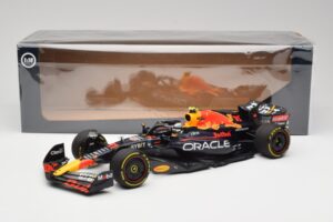 Oracle Red Bull Racing RB18 #11 S. Perez Abu Dhabi GP 2022 Minichamps 1:18 110222211 Diecast — photo 7 of 7