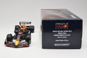 Oracle Red Bull Racing RB18 #11 S. Perez Monaco GP Winner Rain Tyre Version 2022 Minichamps 1:18 110222711 Diecast — photo 6 of 7
