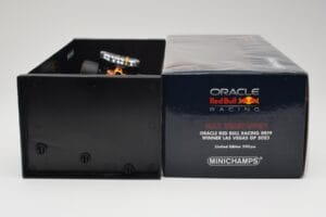 Oracle Red Bull Racing RB19 #33 M. Verstappen Las Vegas GP Winner 2023 Minichamps 1:18 110232201 Resin — photo 6 of 7