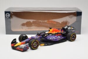 Oracle Red Bull Racing RB19 #33 M. Verstappen Las Vegas GP Winner 2023 Minichamps 1:18 110232201 Resin — photo 7 of 7