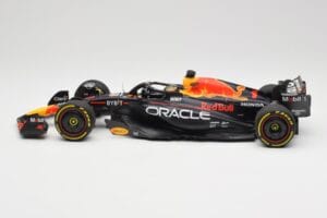 Oracle Red Bull Racing RB19 #1 M. Verstappen Winner Abu Dhabi GP 2023 Minichamps 1:18 110232301 Diecast — photo 3 of 7