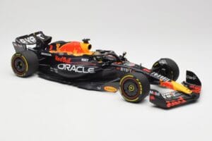 Oracle Red Bull Racing RB19 #1 M. Verstappen Winner Abu Dhabi GP 2023 Minichamps 1:18 110232301 Diecast — photo 4 of 7