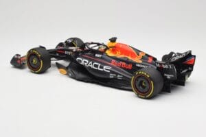 Oracle Red Bull Racing RB19 #1 M. Verstappen Winner Abu Dhabi GP 2023 Minichamps 1:18 110232301 Diecast — photo 5 of 7