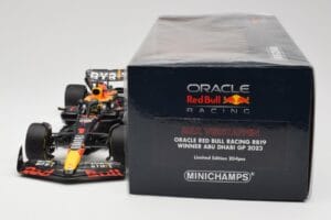 Oracle Red Bull Racing RB19 #1 M. Verstappen Winner Abu Dhabi GP 2023 Minichamps 1:18 110232301 Diecast — photo 6 of 7