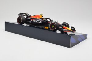 Red Bull Racing RB19 #11 S. Perez Winner Saudi Arabian GP 2023 Minichamps 1:18 113230111 Diecast — photo 4 of 6