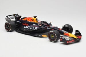 Oracle Red Bull Racing RB20 #1 M. Verstappen Winner Bahrain GP 2024 Minichamps 1:18 110240101 Diecast — photo 4 of 7
