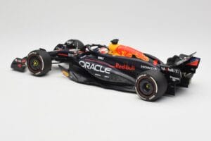 Oracle Red Bull Racing RB20 #1 M. Verstappen Winner Bahrain GP 2024 Minichamps 1:18 110240101 Diecast — photo 5 of 7