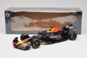Oracle Red Bull Racing RB20 #1 M. Verstappen Winner Bahrain GP 2024 Minichamps 1:18 110240101 Diecast — photo 7 of 7