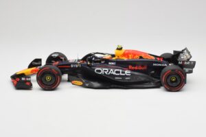 Red Bull Racing RB20 #11 S. Perez Bahrain GP 2024 Minichamps 1:18 110240111 Diecast — photo 3 of 7