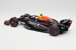 Red Bull Racing RB20 #11 S. Perez Bahrain GP 2024 Minichamps 1:18 110240111 Diecast — photo 5 of 7